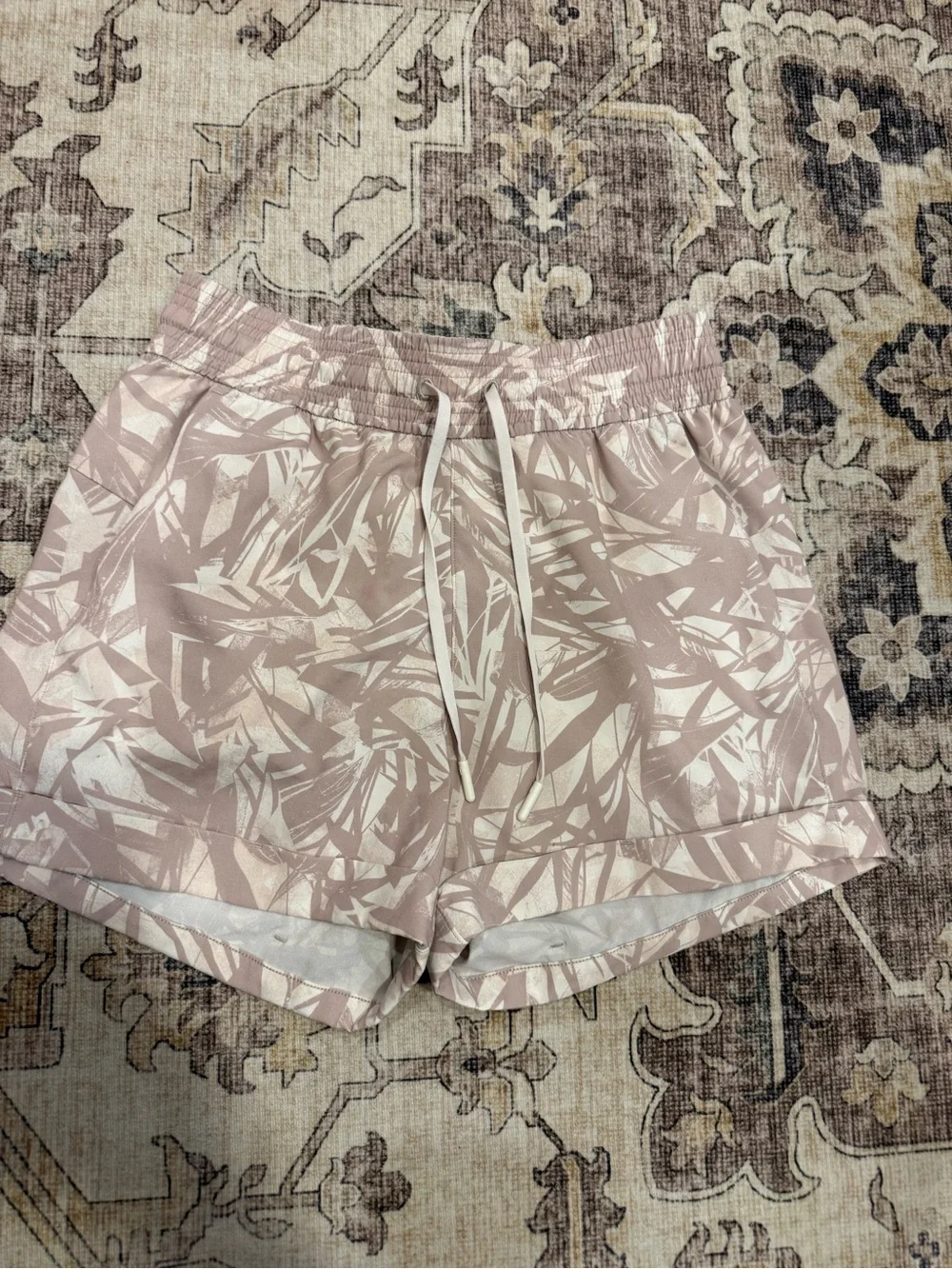 Lululemon Spring Break Away Short-size 4